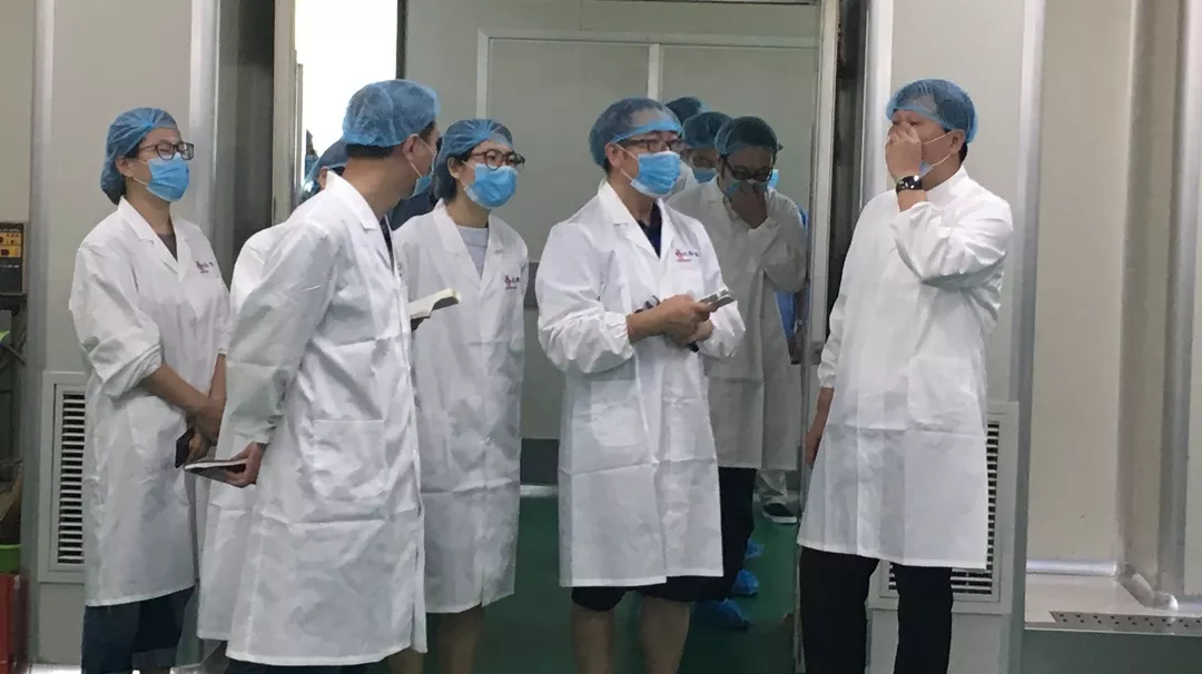 壯麗70年 · 講好江蘇藥品安全故事 | 江蘇省藥監(jiān)局領(lǐng)導及各大媒體一行來到李良濟參觀采訪(圖7)