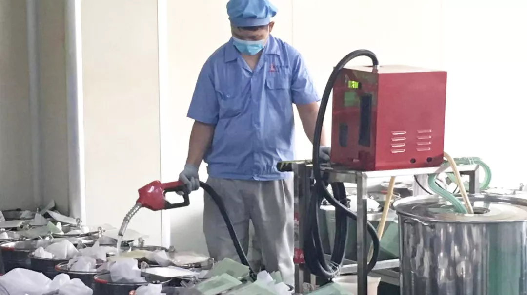 壯麗70年 · 講好江蘇藥品安全故事 | 江蘇省藥監(jiān)局領(lǐng)導及各大媒體一行來到李良濟參觀采訪(圖10)