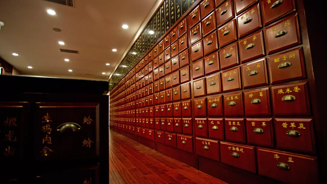 壯麗70年 · 講好江蘇藥品安全故事 | 江蘇省藥監(jiān)局領(lǐng)導及各大媒體一行來到李良濟參觀采訪(圖24)